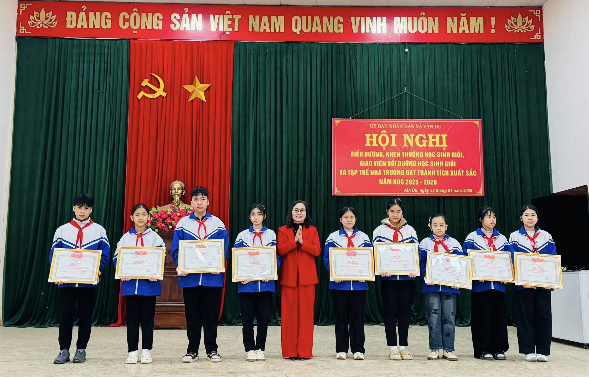 Anh-tin-bai