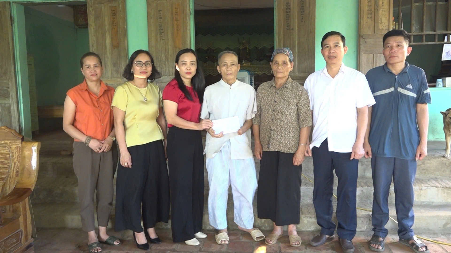 Xã Vân Du: Trao quà quỹ Thiện Tâm (Tập đoàn Vingroup) cho thương binh, bệnh binh nặng
