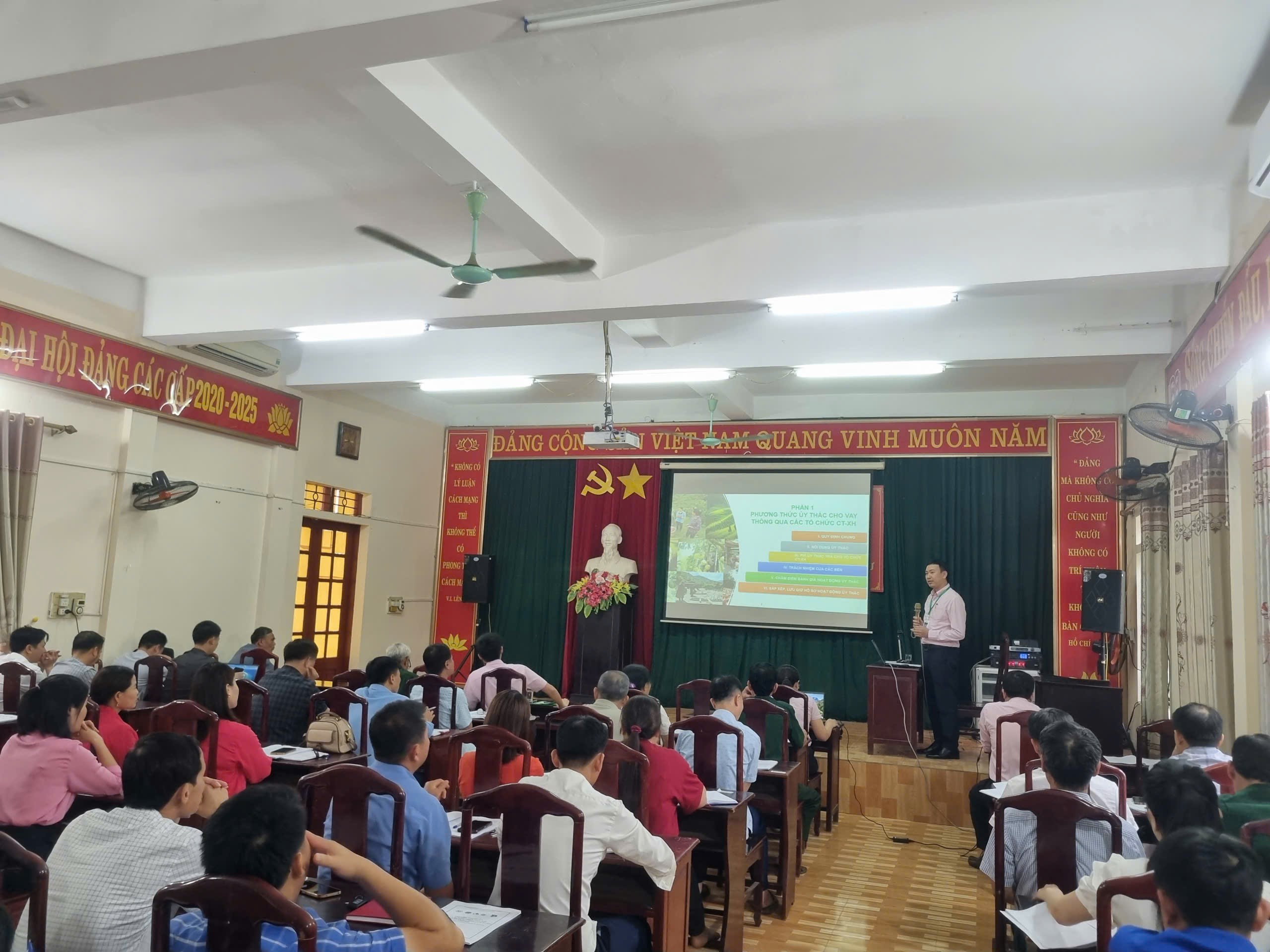 Tập huấn nghiệp vụ cho cán bộ kiêm nhiệm, phối hợp thực hiện tín dụng chính sách xã hội Thạch Thành