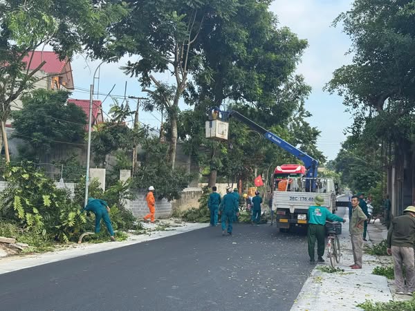Xã Cẩm Tân Ra quân giải toả, lập trật tự hành lang an toàn đường bộ