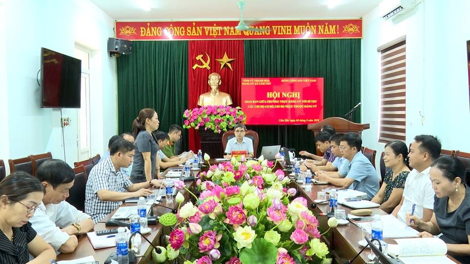 HỘI NGHỊ GIAO BAN GIỮA THƯỜNG TRỰC ĐẢNG ỦY VỚI BÍ THƯ CÁC CHI BỘ CƠ SỞ, CHI BỘ TRỰC THUỘC ĐẢNG ỦY