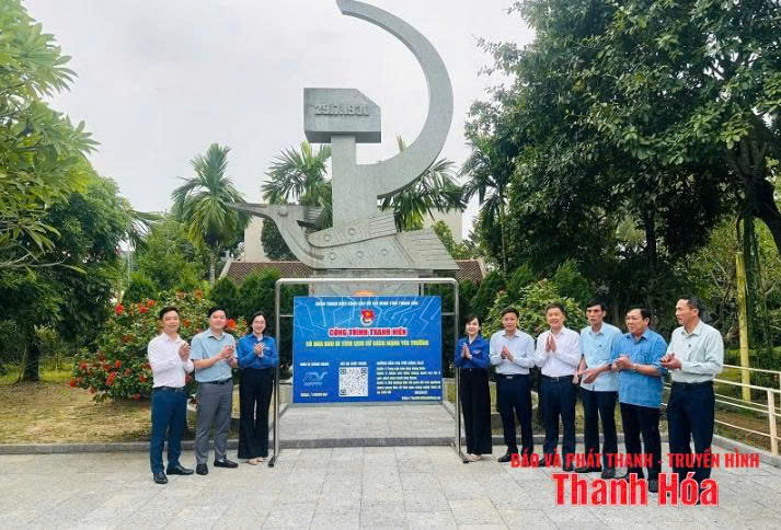 Những “viên gạch hồng” đầu tiên