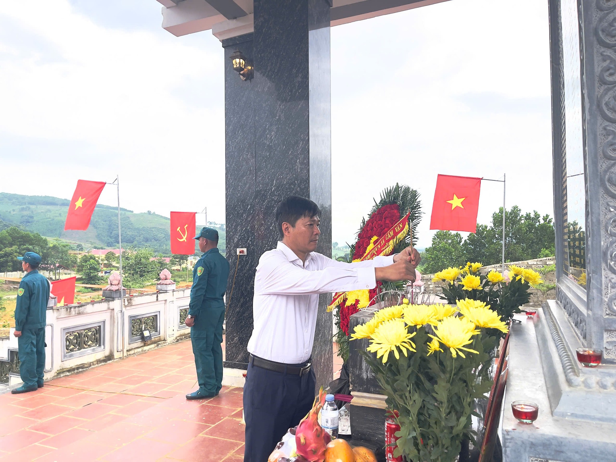 Anh-tin-bai