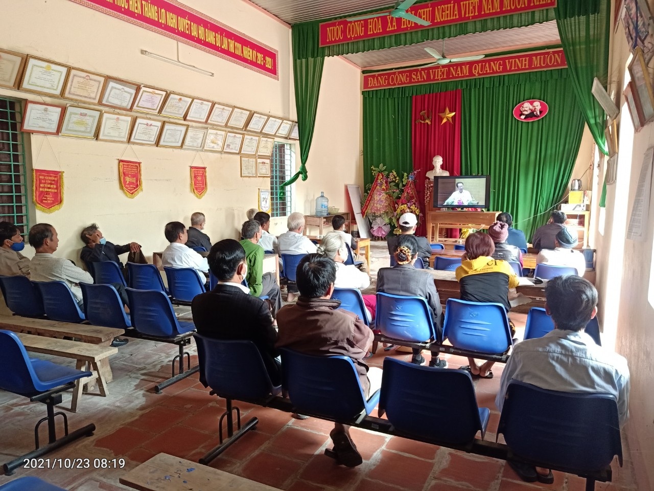Đảng bộ xã cẩm Vân triển khai học tập chuyên đề toàn khóa  về học tập và làm theoTấm gương đạo đức Hồ Chí Minh tại các chi bộ trên địa bàn xã