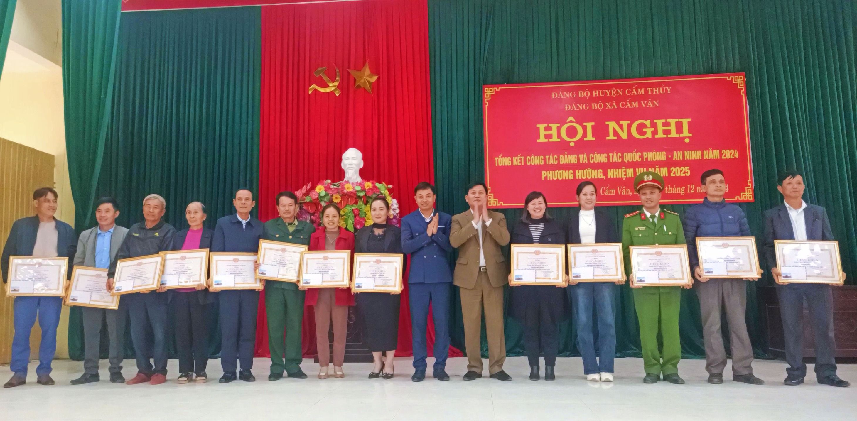 ĐẢNG BỘ XÃ CẨM VÂN TỔ CHỨC HỘI NGHỊ TỔNG KẾT CÔNG TÁC ĐẢNG, CÔNG TÁC QUỐC PHÒNG-AN NINH NĂM 2024, PHƯƠNG HƯỚNG NHIỆM VỤ NĂM 2025