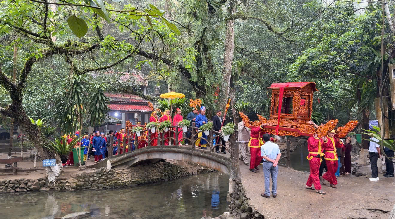 Độc đáo Lễ hội Khai hạ suối cá thần Cẩm Lương – Nét tín ngưỡng linh thiêng giữa đại ngàn xứ Thanh