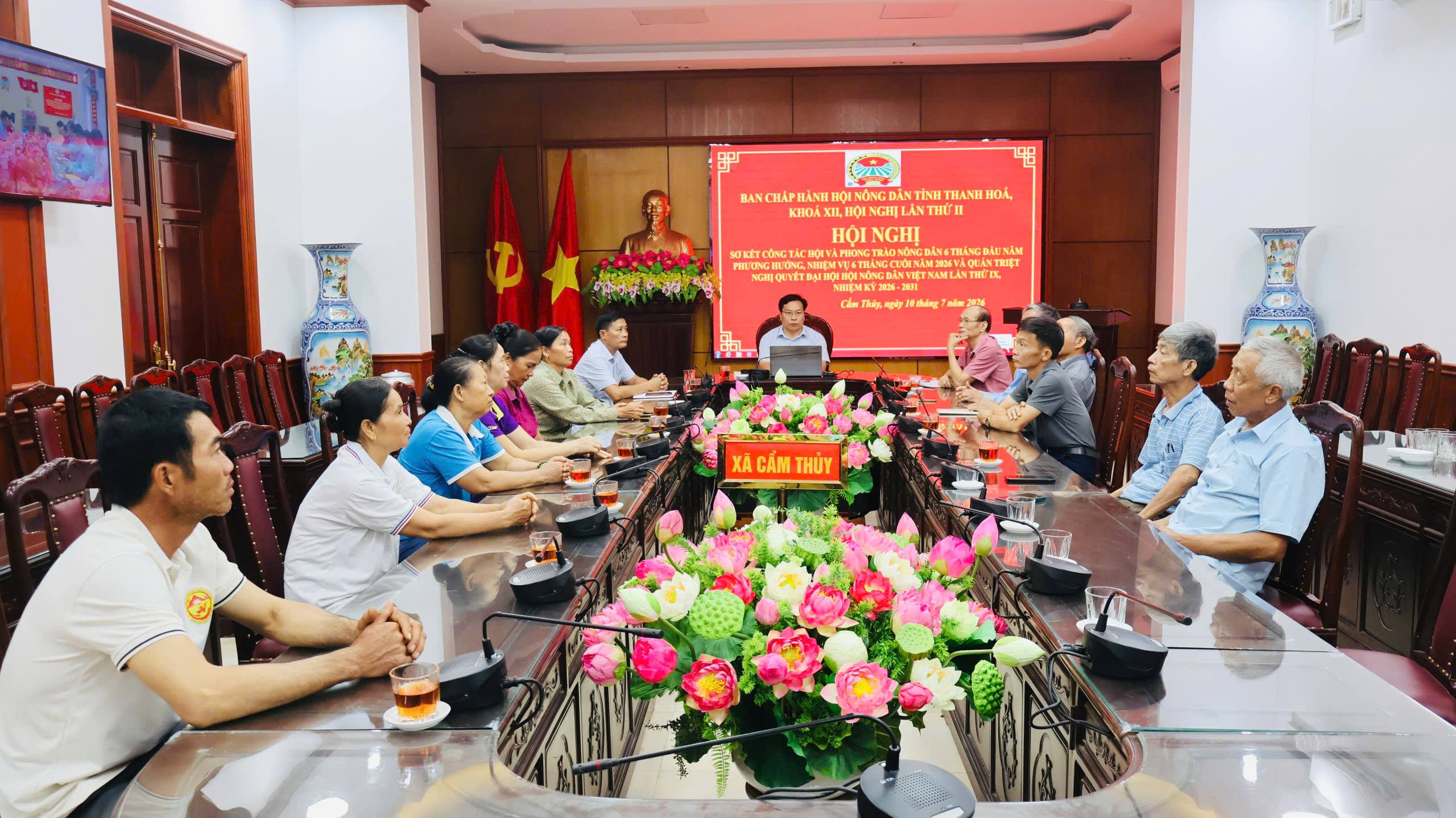 Ban Thường vụ Hội Nông dân xã Cẩm Thủy tham dự hội nghị trực tuyến sơ kết công tác Hội và quán triệt Nghị quyết Đại hội IX Hội Nông dân Việt Nam
