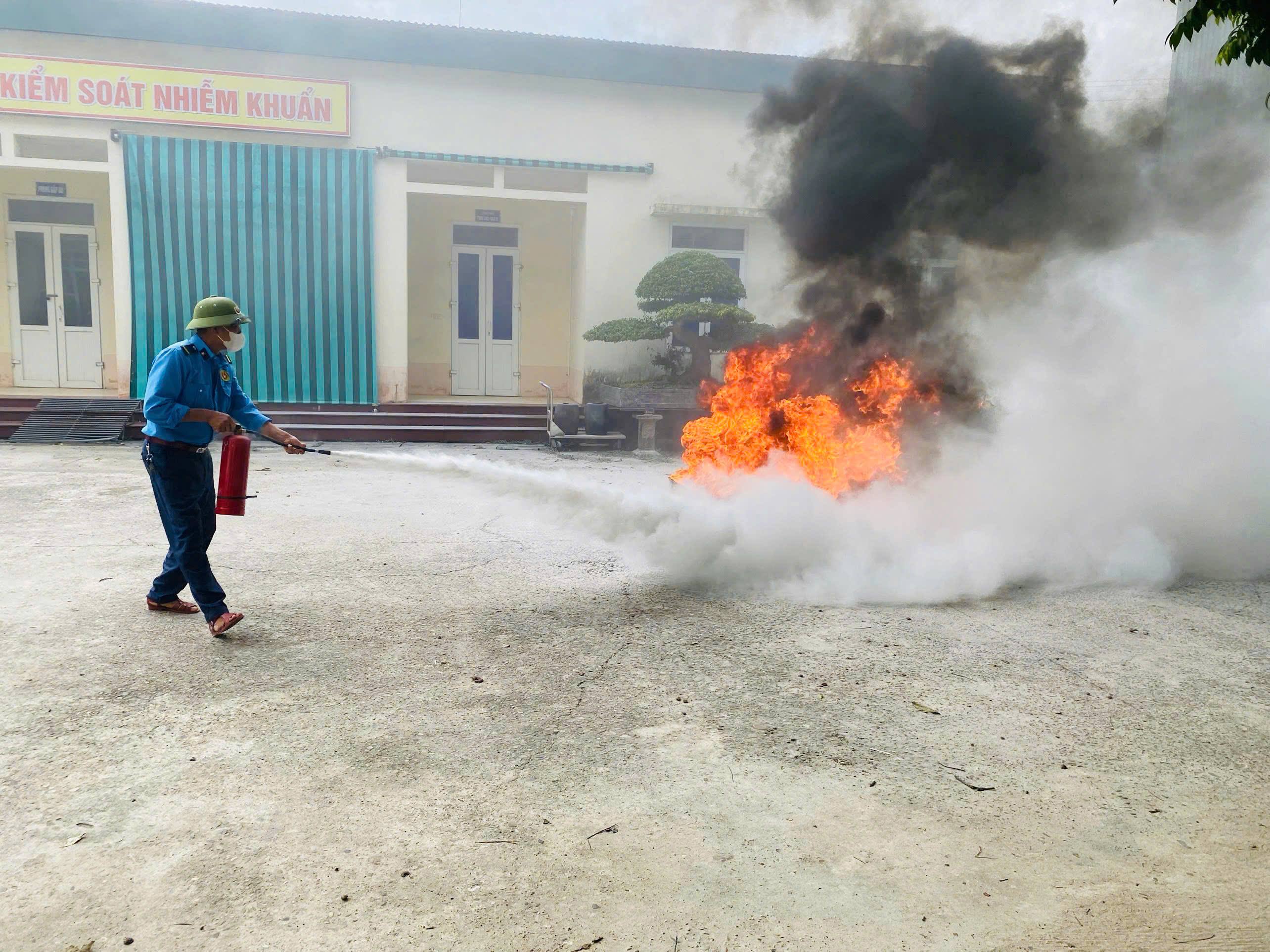 Thực tập phương án chữa cháy, cứu nạn, cứu hộ tại Bệnh viện Đa khoa Cẩm Thủy và Nhà máy gạch Cẩm Thủy