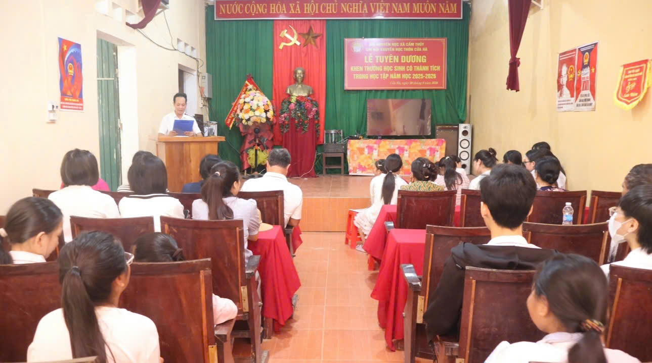 Thôn Cửa Hà tuyên dương, khen thưởng 453 học sinh có thành tích trong năm học 2025-2026