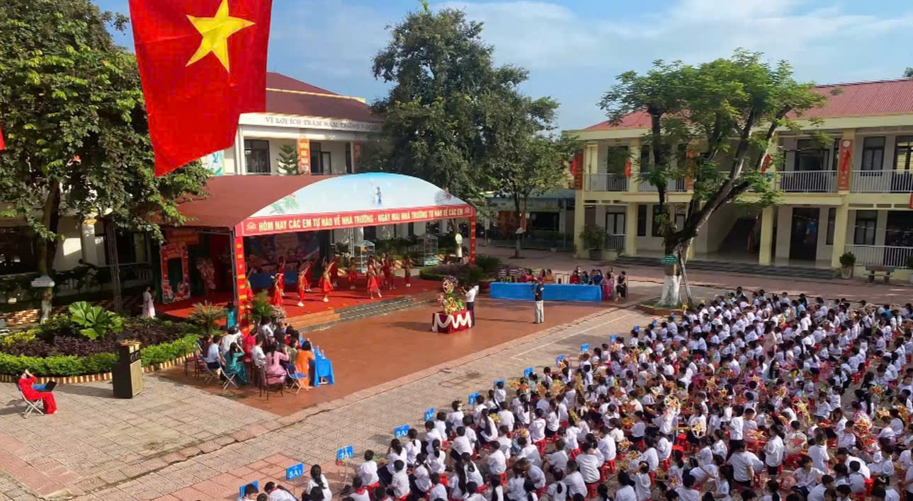 Trường tiểu học Cẩm Thủy tổ chức chương trình đón tết trung thu cho các em học sinh nhà trường