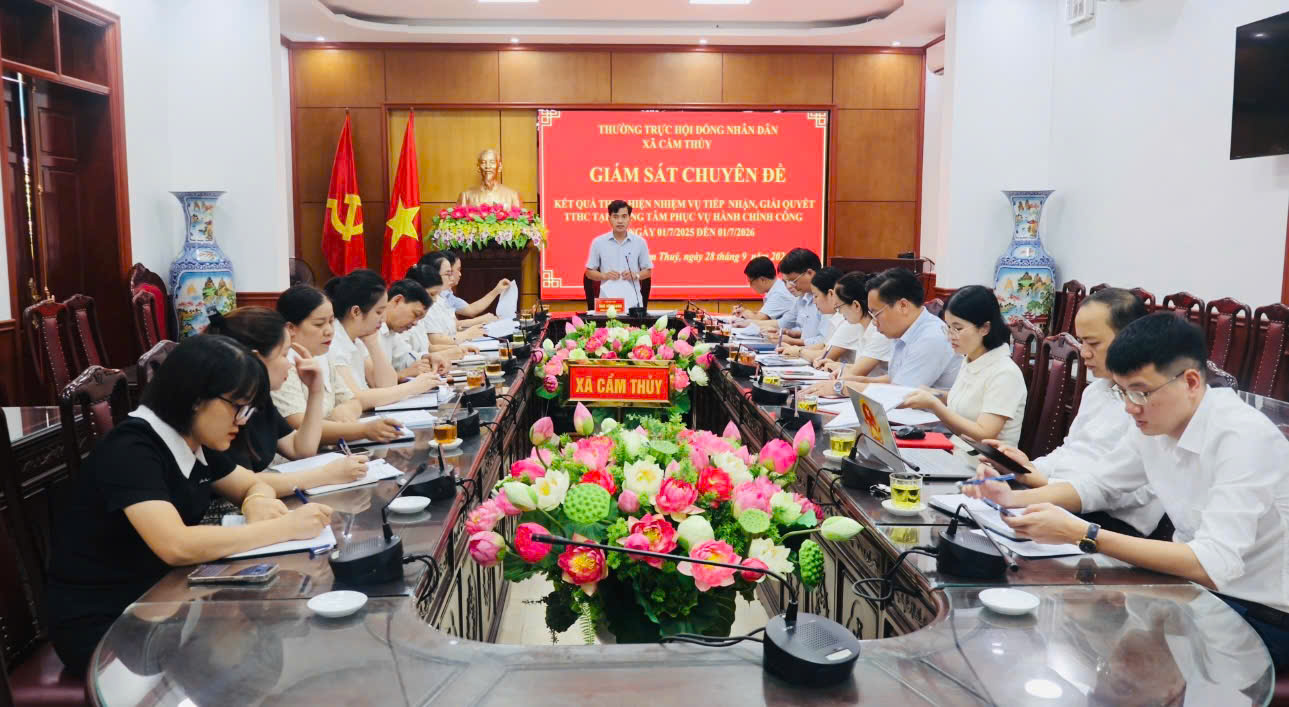 HĐND xã Cẩm Thủy  giám sát công tác tiếp nhận, giải quyết thủ tục hành chính
