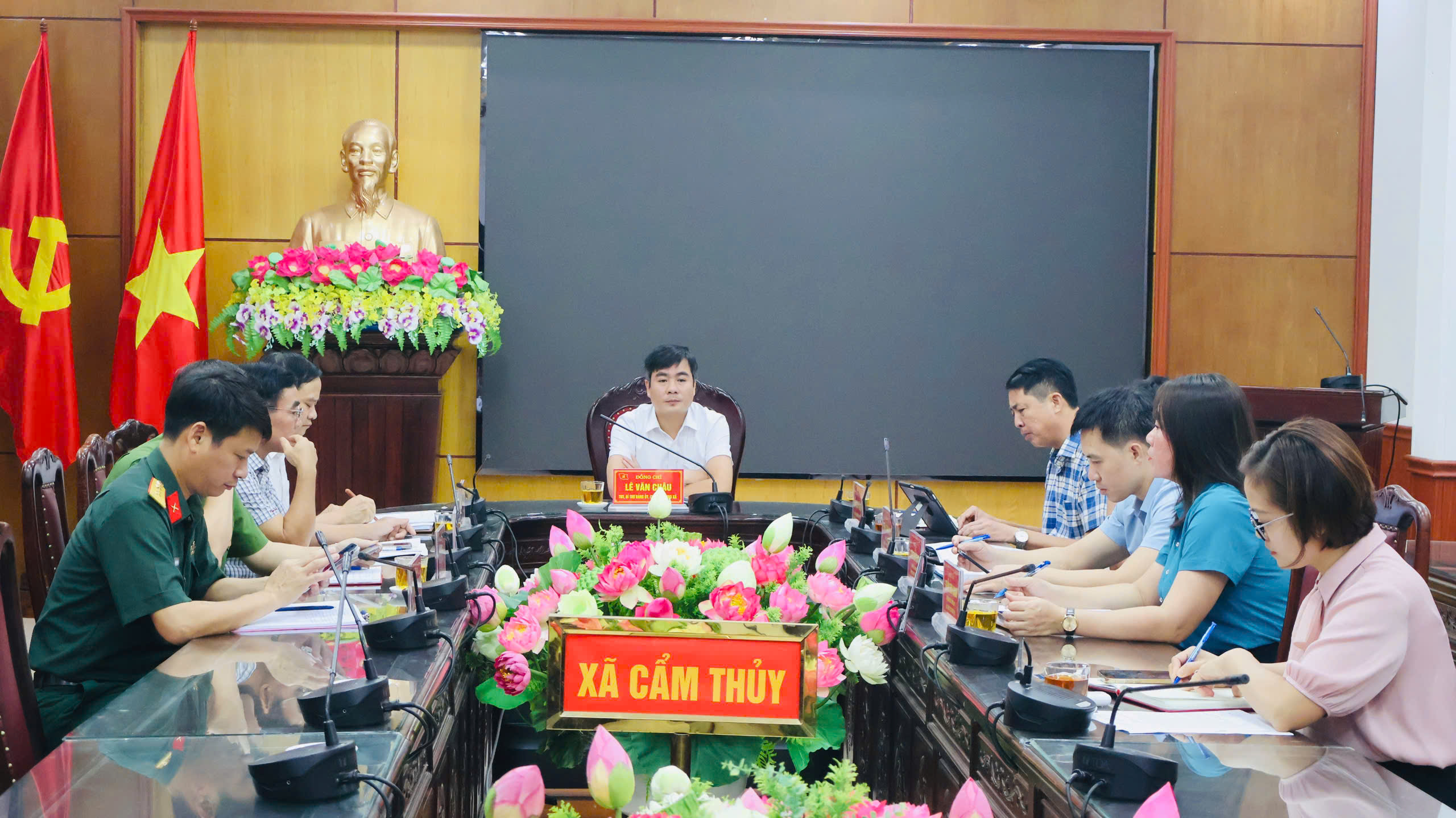 Ban thường vụ đảng ủy xã Cẩm Thuỷ xem xét một số nội dung về công tác tổ chức xây dựng đảng