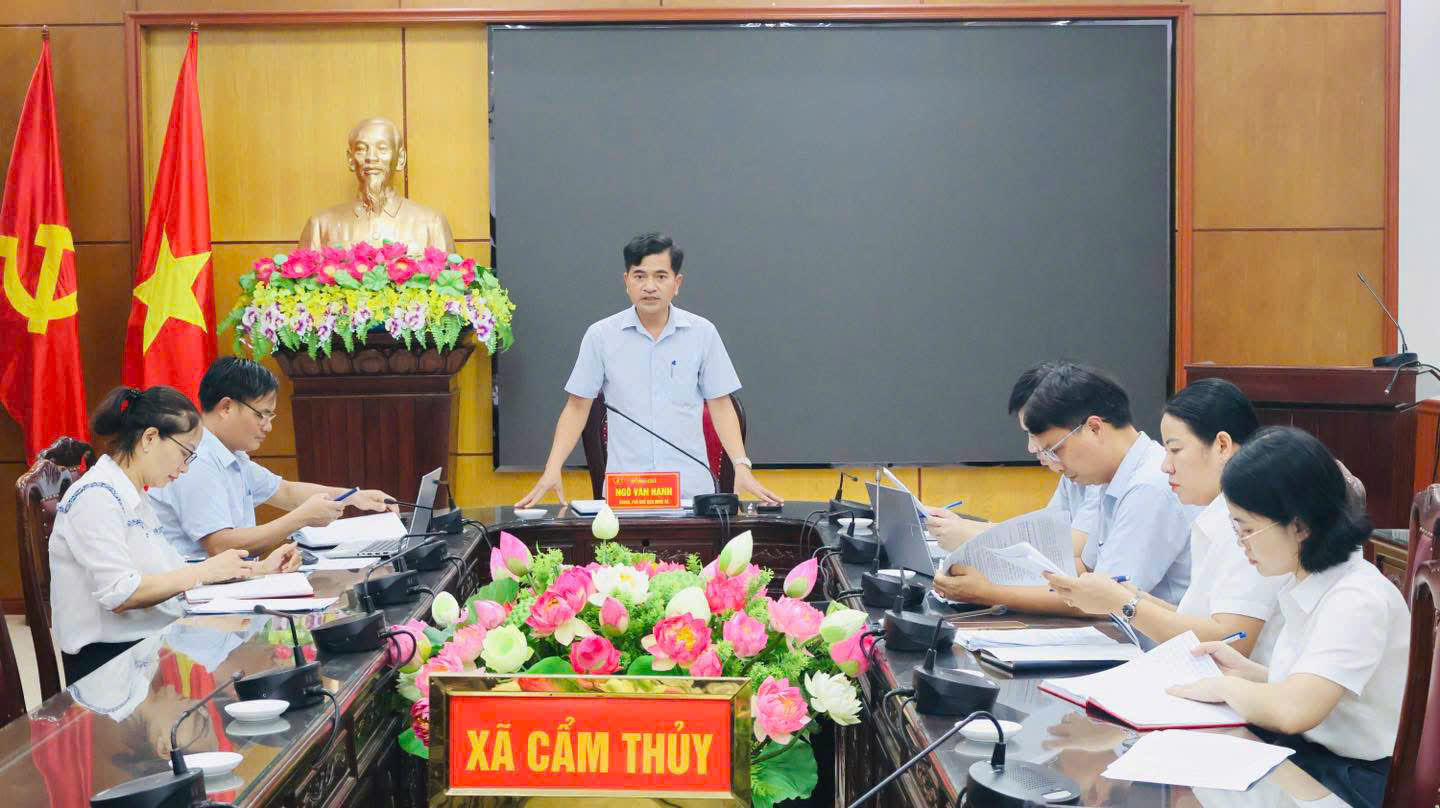 Thường trực HĐND xã Cẩm Thủy tổ chức phiên họp xem xét, quyết định một số nội dung thuộc thẩm quyền