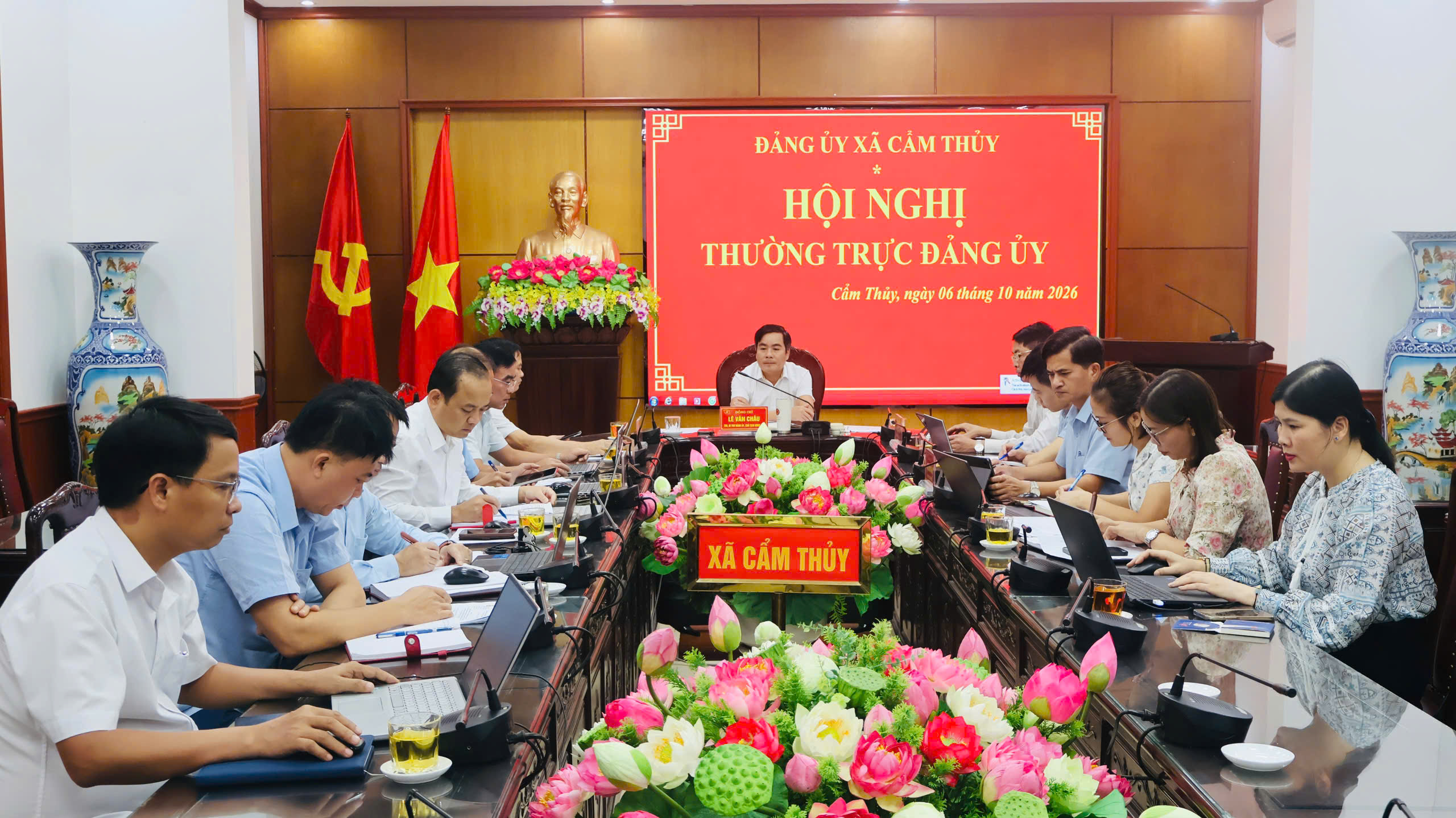 Thường trực Đảng ủy xã Cẩm Thủy làm việc với UBND xã về thực hiện nhiệm vụ phát triển kinh tế - xã hội