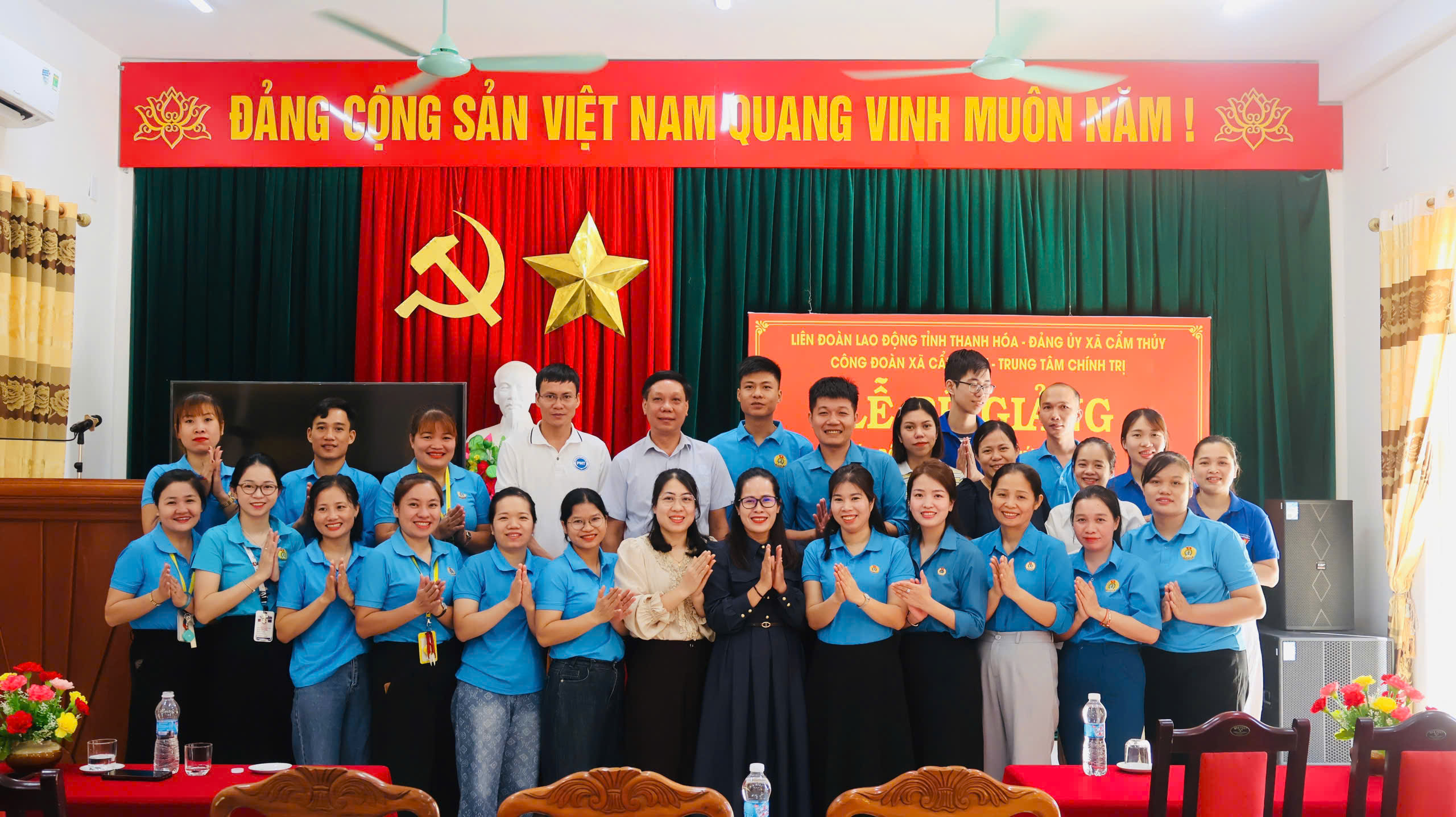 Cẩm Thủy bế giảng Lớp bồi dưỡng nhận thức về Đảng  dành cho cán bộ, đoàn viên công đoàn ưu tú năm 2026