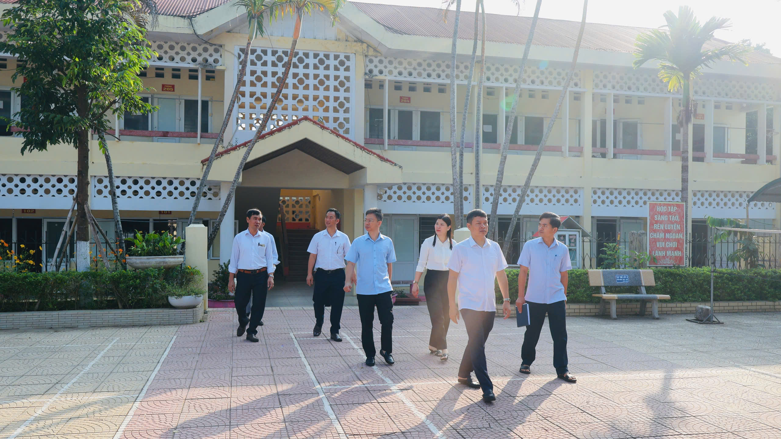 Ban Dân tộc HĐND tỉnh Thanh Hóa khảo sát thực hiện các chế độ, chính sách tại trường PTDT Nội trú Trung học cơ sở Cẩm Thủy