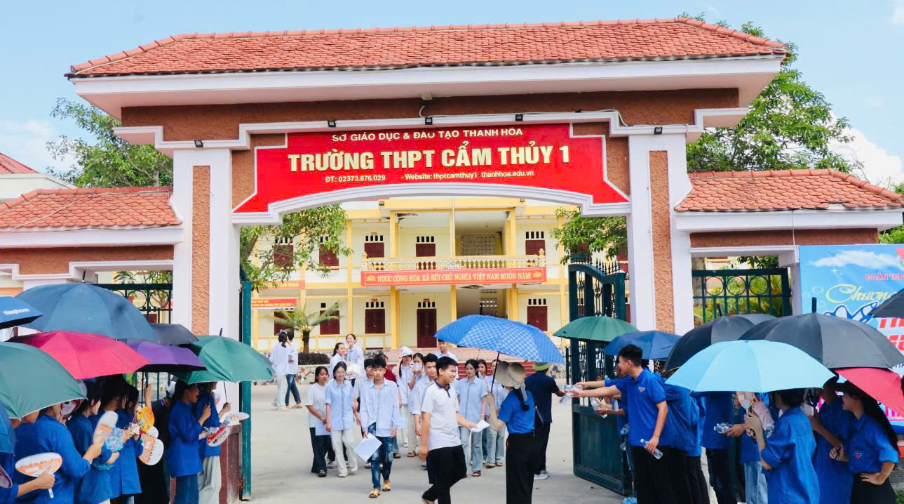 Kỳ thi tuyển sinh vào lớp 10 THPT năm học 2026-2027 tại Điểm thi số 11 diễn ra an toàn, nghiêm túc, đúng quy chế