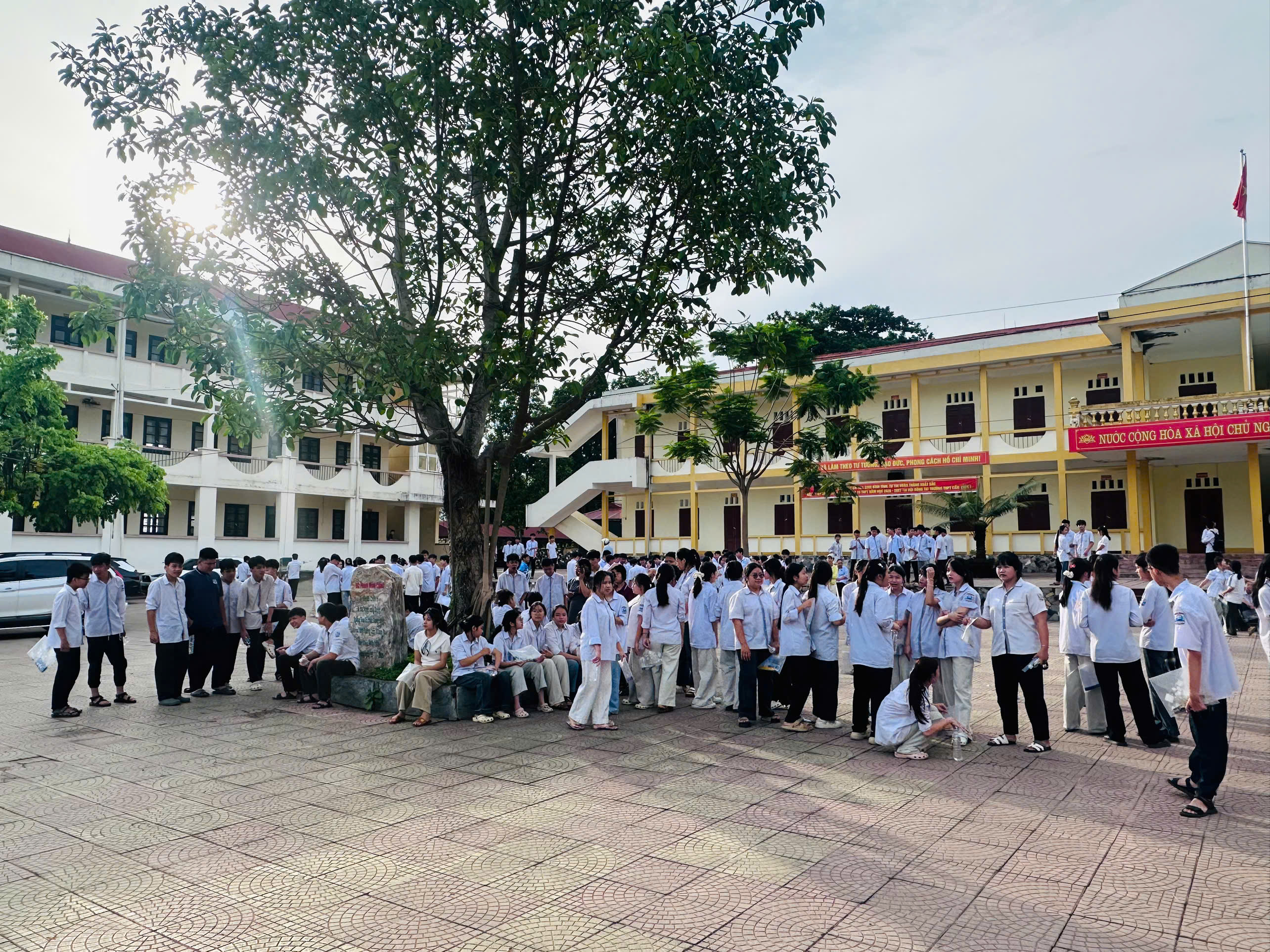632 thí sinh tại Điểm thi số 11 hoàn thành buổi thi đầu tiên kỳ thi tuyển sinh vào lớp 10 THPT năm học 2026-2027