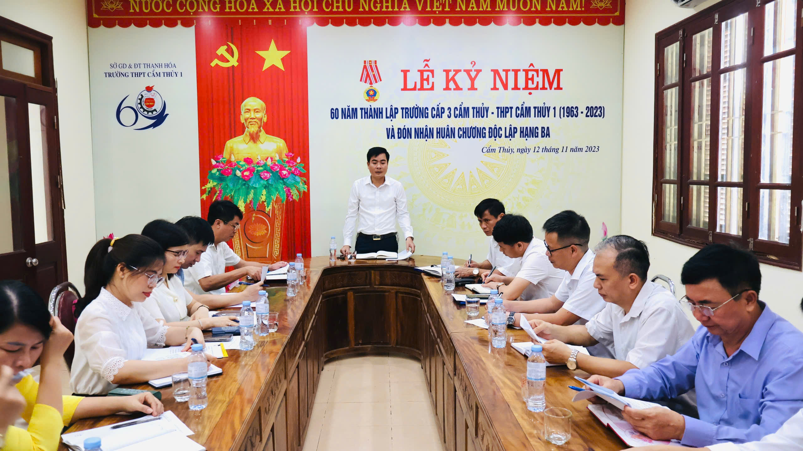 Thường trực Đảng ủy xã Cẩm Thủy  làm việc với Đảng bộ Trường THPT Cẩm Thủy 1