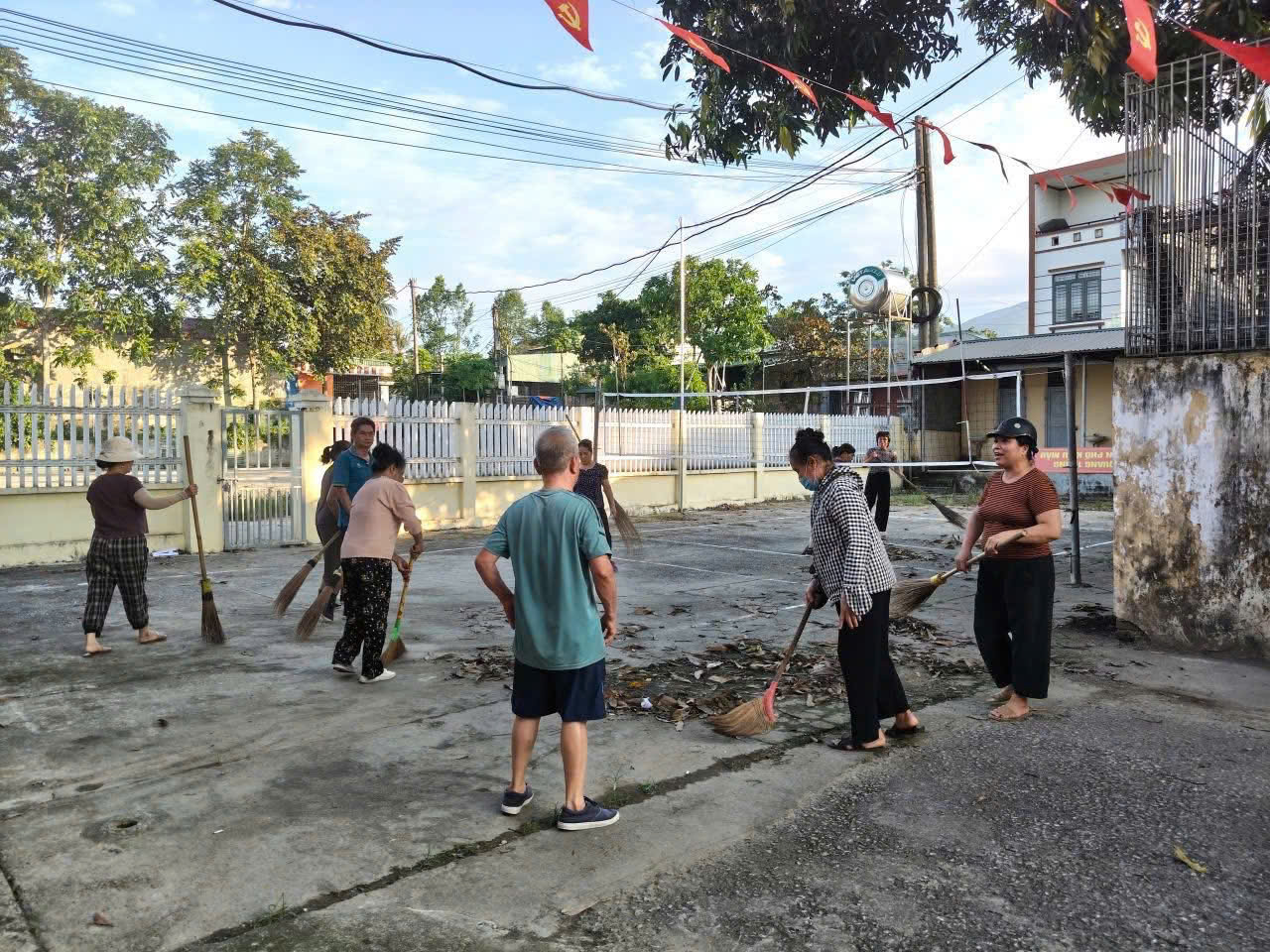 Cẩm Thủy: Các khu dân cư đồng loạt ra quân vệ sinh môi trường