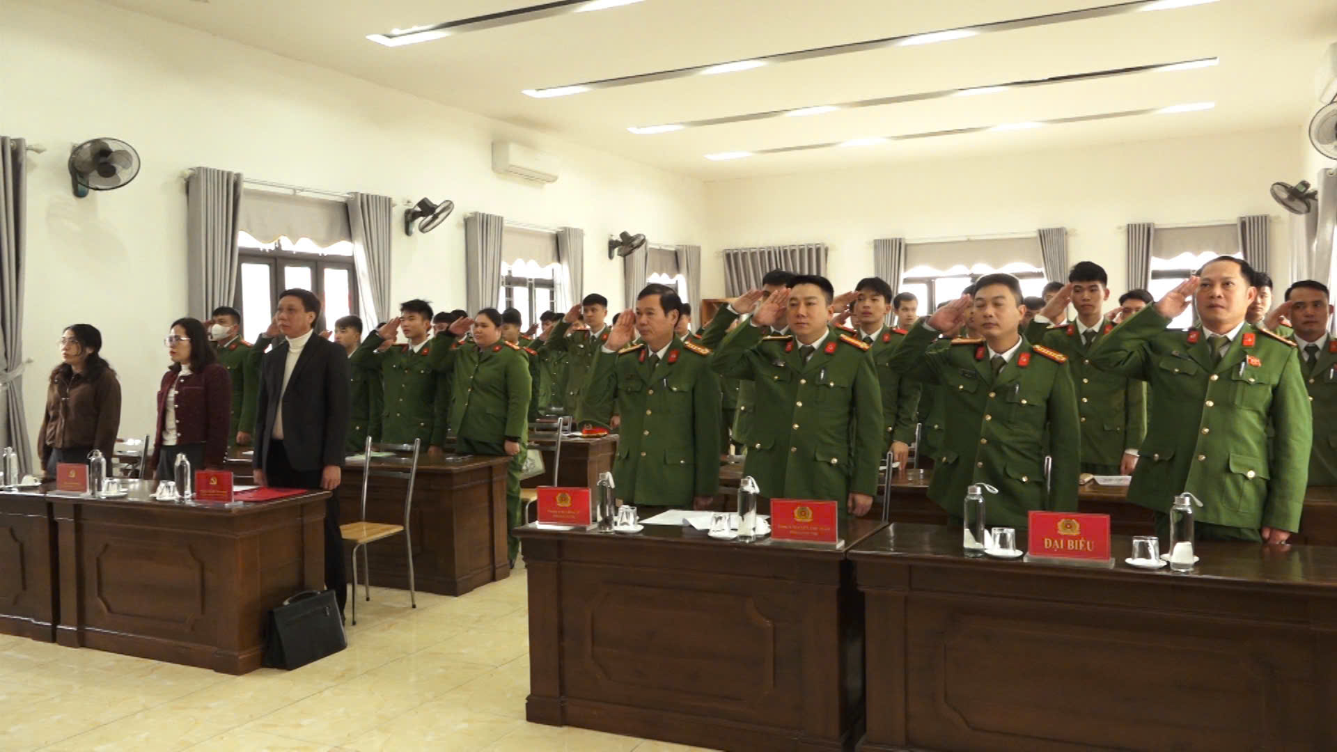 Khai giảng lớp bồi dưỡng LLCT và giáo dục CNYN cho cán bộ, chiến sỹ trại giam Thanh Cẩm