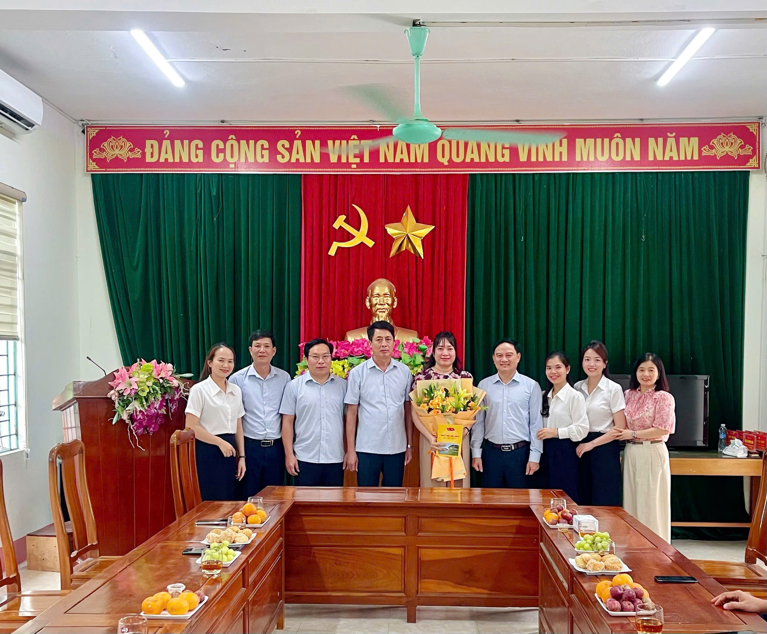 Thường trực Đảng uỷ xã Cẩm Thuỷ gặp mặt chúc mừng đại biểu dự Đại hội đại biểu toàn quốc MTTQ Việt Nam lần thứ XI