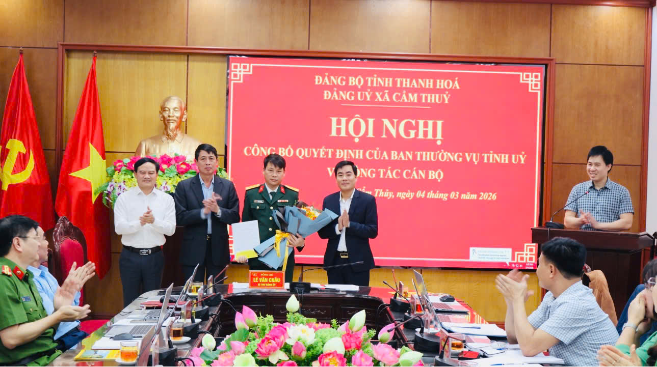 Thường trực Đảng ủy xã Cẩm Thủy tổ chức Hội nghị công bố quyết định của Ban thường vụ Tỉnh ủy Thanh Hóa về công tác cán bộ