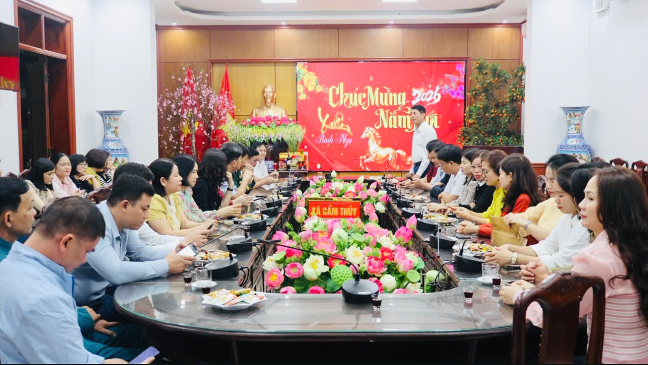 Các đồng chí lãnh đạo thăm, chúc tết các đơn vị trực tết và cấp ủy, ban công tác mặt trận, bà con Nhân dân tại các thôn trên địa bàn
