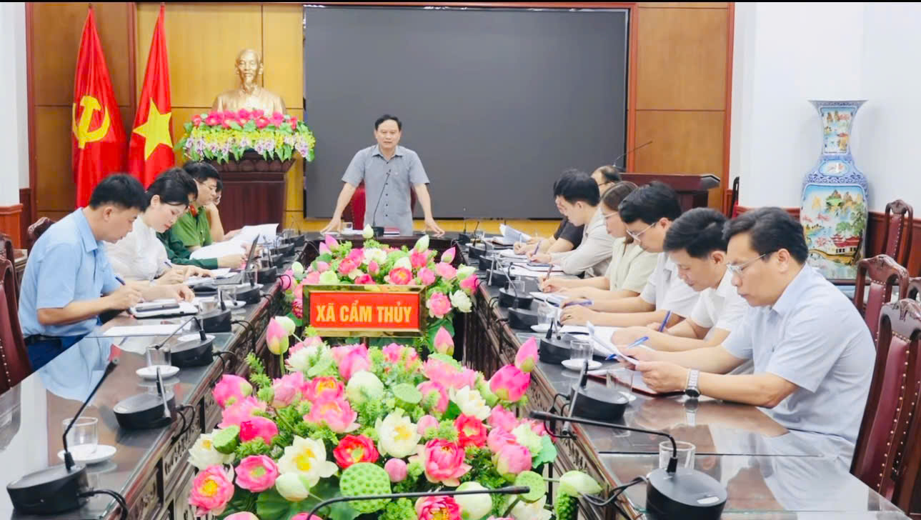 Ủy ban bầu cử xã tổ chức hội nghị xem xét nội dung tổng kết công tác bầu cử  và xét thi đua, khen thưởng