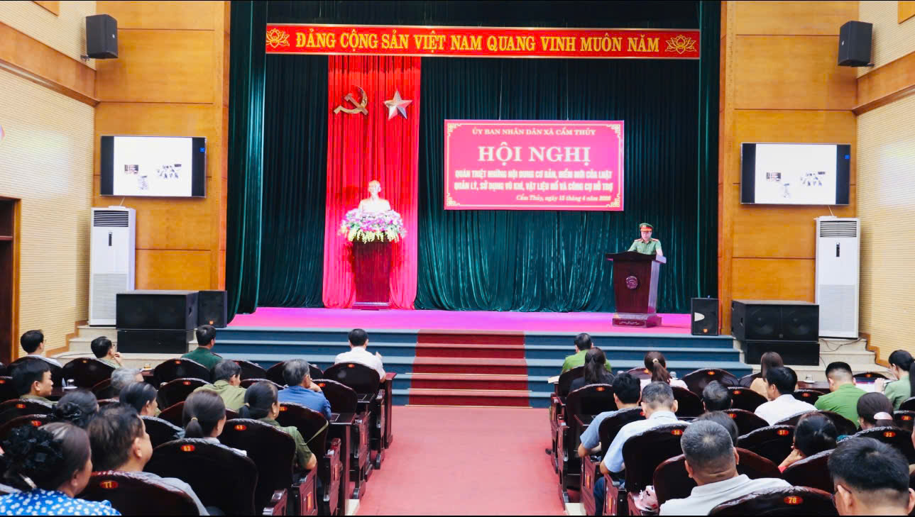 UBND xã Cẩm Thuỷ tổ chức hội nghị quán triệt một số nội dung, điểm mới của Luật Quản lý, sử dụng vũ khí vật liệu nổ và công cụ hỗ