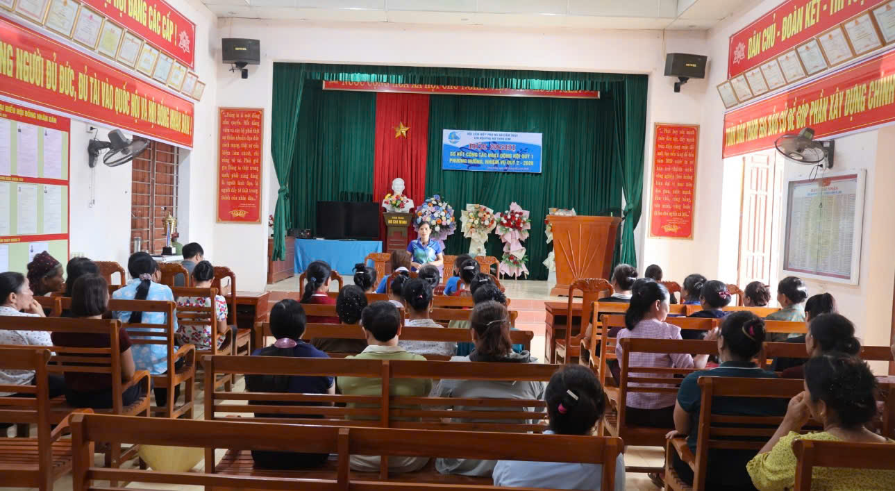 Chi hội Phụ nữ thôn Kìm sơ kết công tác hội quý I và ra mắt mô hình  “Ngôi nhà xanh-Biến rác thành tiền”