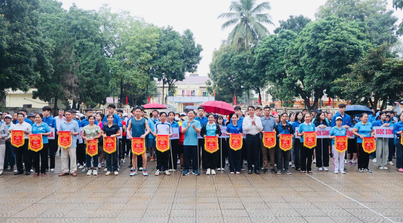 UBND xã Cẩm Thủy phối hợp Đoàn thanh niên CSHCM tổ chức Lễ phát động Ngày chạy Olympic vì sức khỏe toàn dân và Giải Pickleball năm 2026