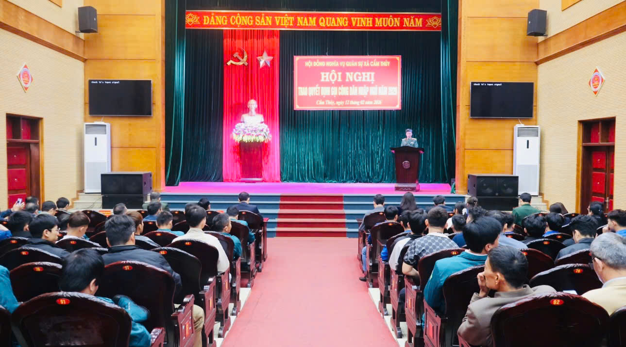 Hội đồng Nghĩa vụ quân sự xã Cẩm Thủy tổ chức hội nghị trao  Quyết định gọi công dân nhập ngũ năm 2026