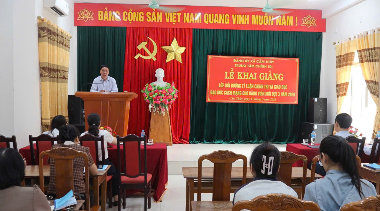 Khai giảng lớp bồi dưỡng lý luận chính trị và giáo dục đạo đức cách mạng cho đảng viên mới đợt 3 năm 2026