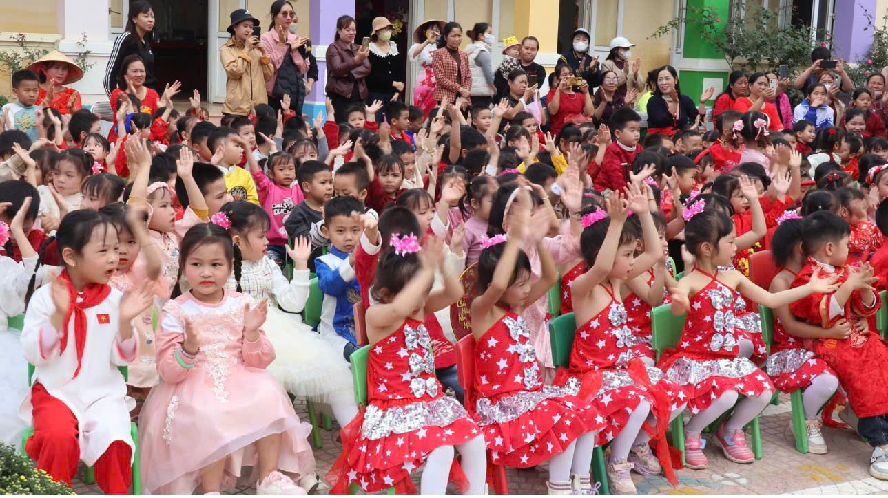 Rộn ràng chương trình trải nghiệm “Bé vui đón Tết Bính Ngọ 2026”  tại Trường Mầm non Cẩm Sơn