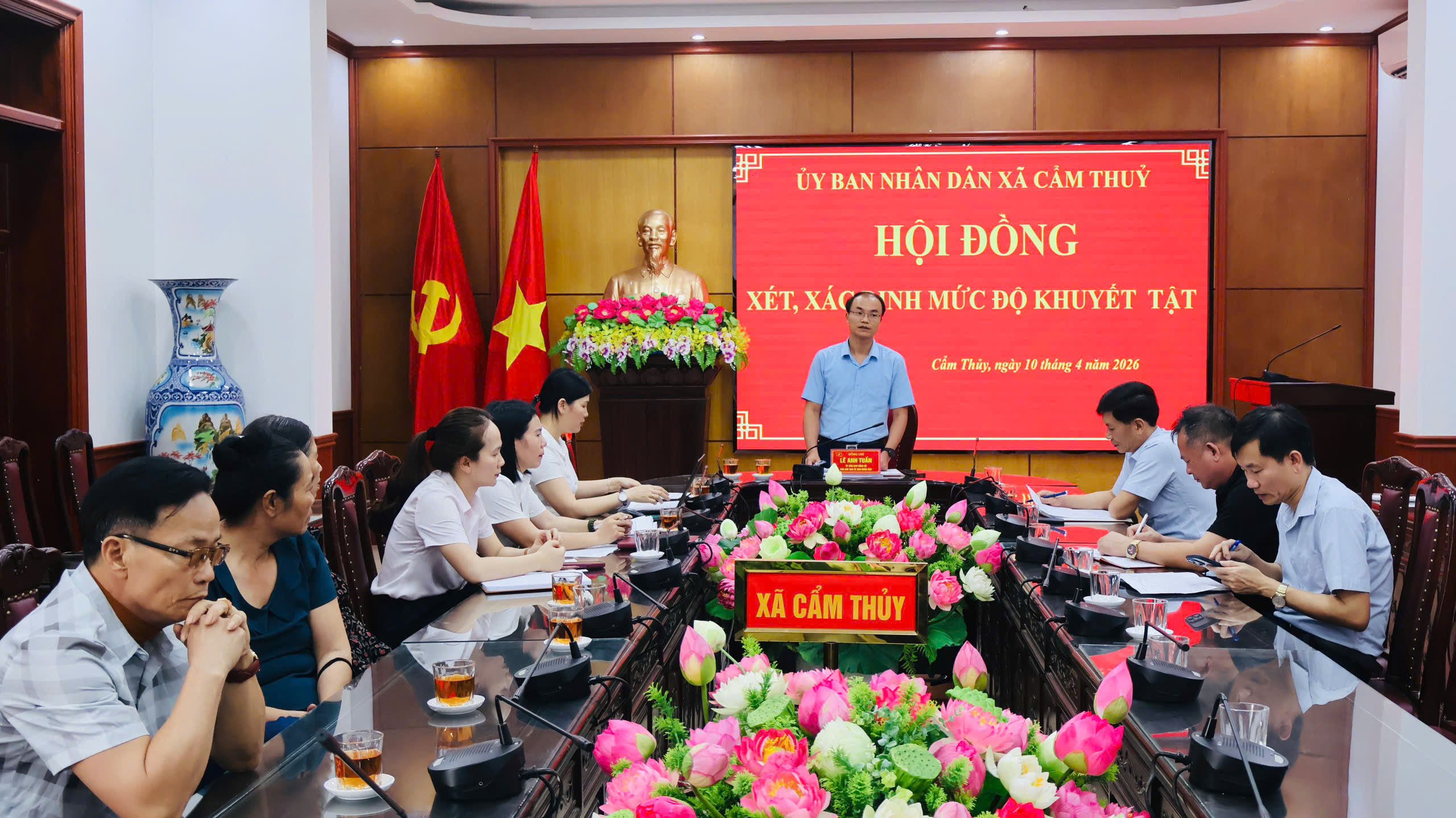 UBND xã Cẩm Thủy tổ chức họp, xét xác định mức độ khuyết tật cho các đối tượng tháng 4/2026