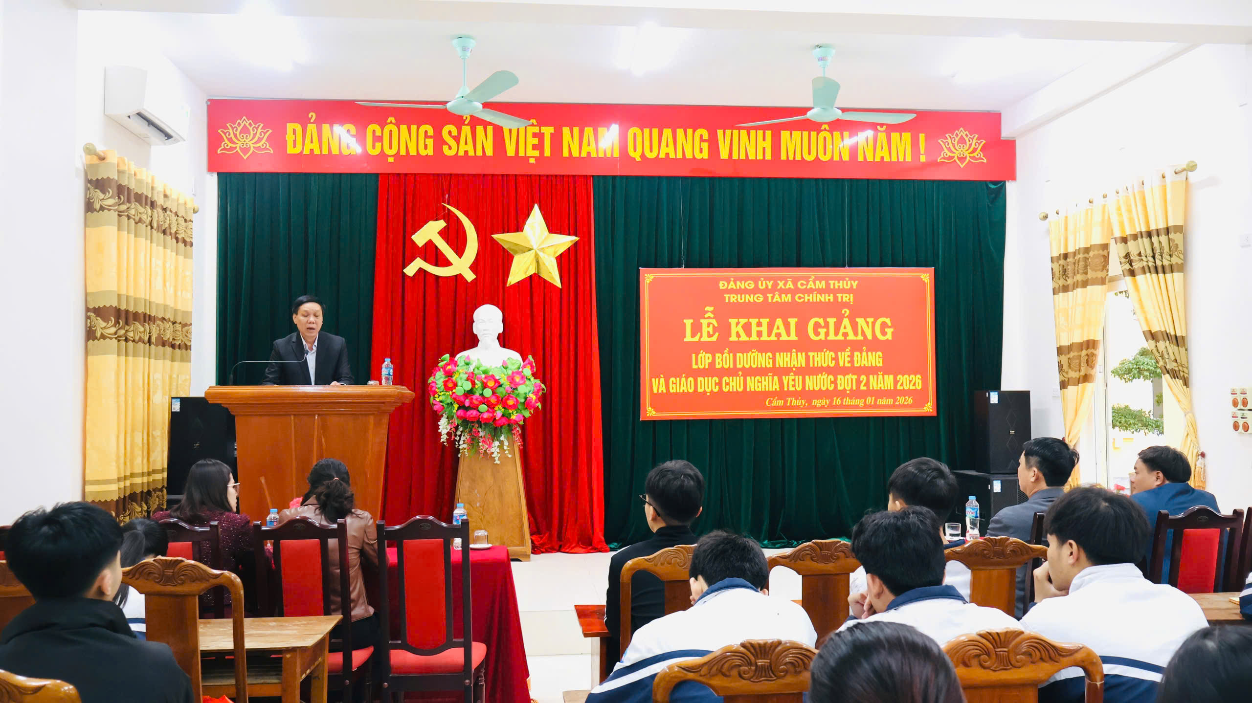 Trung tâm Chính trị xã Cẩm Thủy  Khai giảng lớp bồi dưỡng nhận thức về Đảng đợt 2 năm 2026