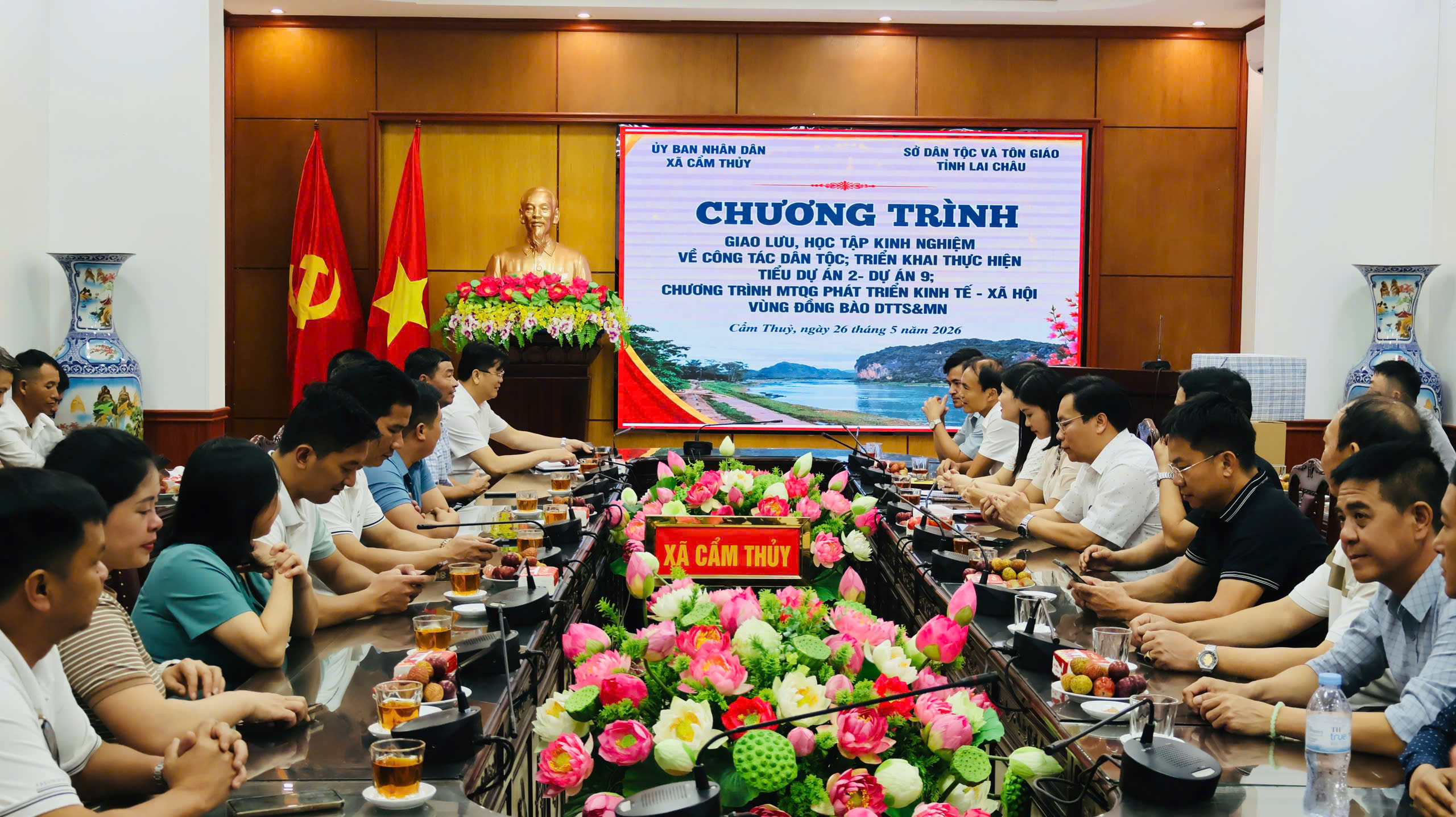 Sở Dân tộc và Tôn giáo tỉnh Lai Châu giao lưu, học tập kinh nghiệm về công tác dân tộc tại xã Cẩm Thủy
