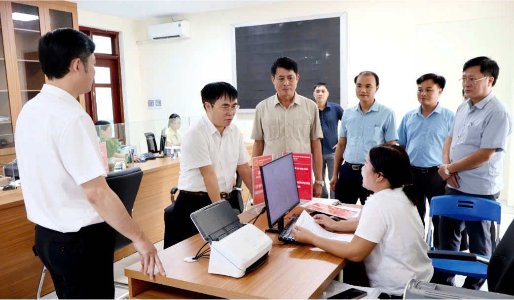 ĐOÀN CÔNG TÁC ỦY BAN KIỂM TRA TRUNG ƯƠNG LÀM VIỆC TẠI XÃ CẨM THỦY
