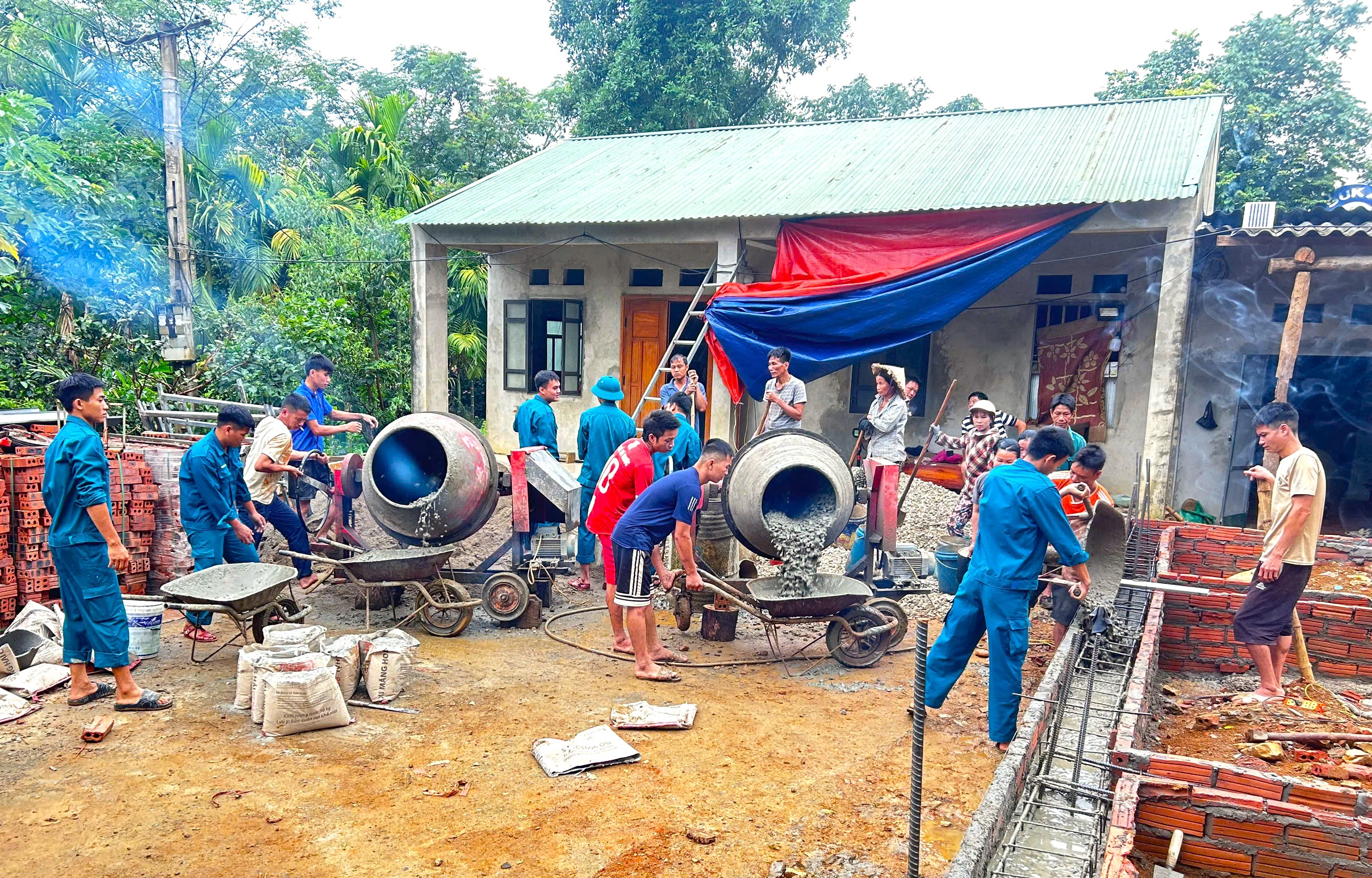 PHÁT HUY TRUYỀN THỐNG “UỐNG NƯỚC NHỚ NGUỒN”, CHUNG TAY HỖ TRỢ GIA ĐÌNH CHÍNH SÁCH XÂY DỰNG NHÀ Ở