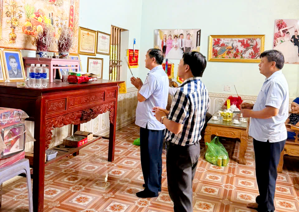 Anh-tin-bai