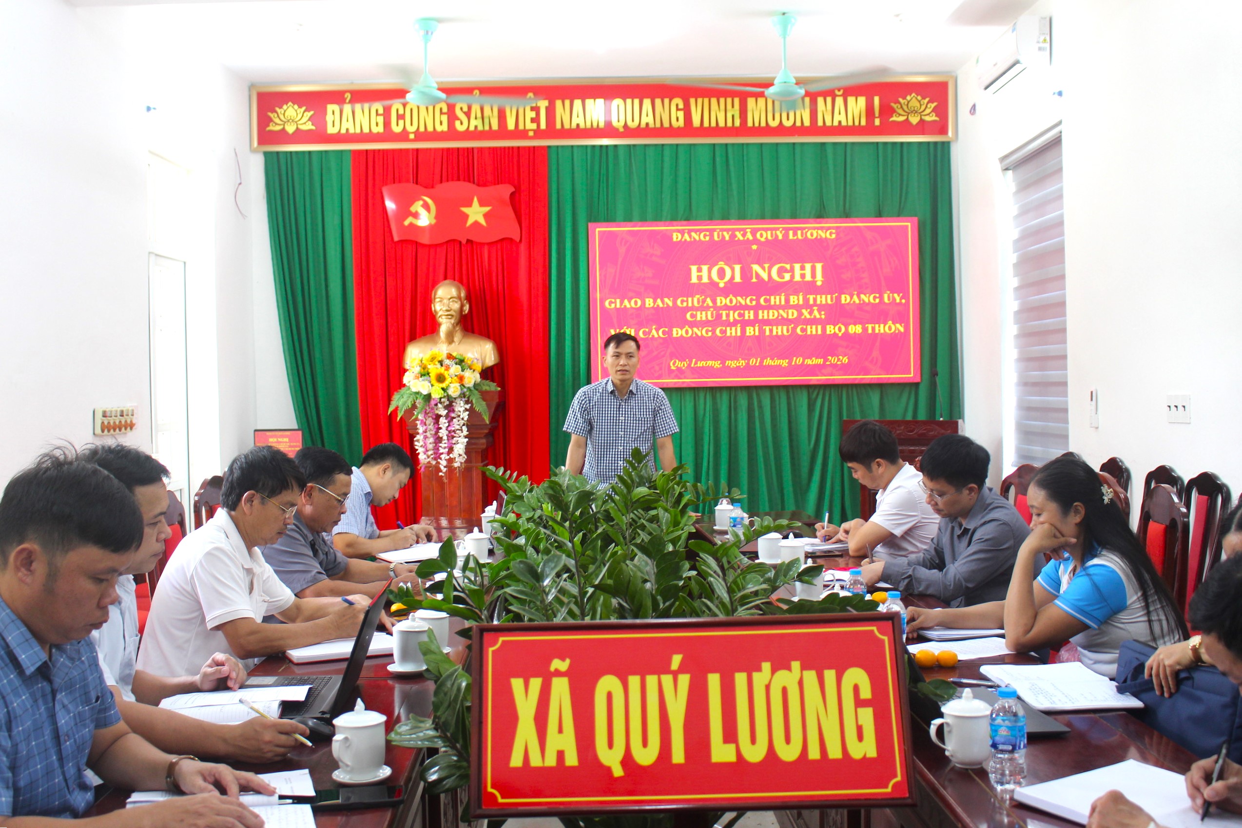 ĐẢNG ỦY XÃ QUÝ LƯƠNG GIAO BAN VỚI BÍ THƯ CHI BỘ 8 THÔN, TẬP TRUNG THÁO GỠ KHÓ KHĂN, NÂNG CAO HIỆU QUẢ LÃNH ĐẠO Ở CƠ SỞ