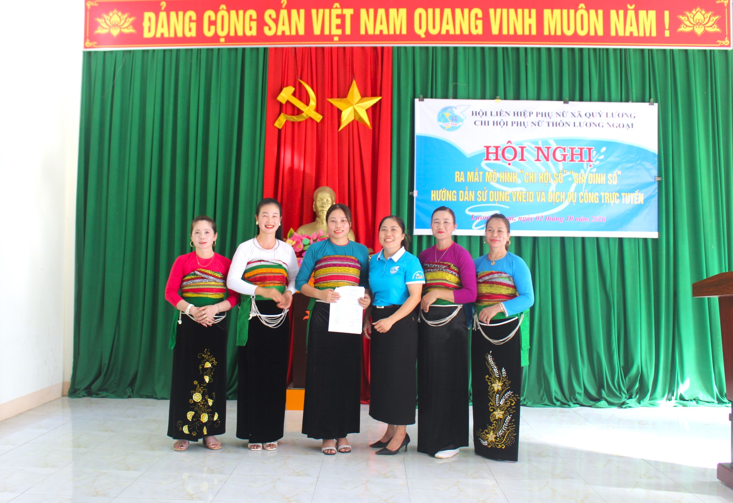 RA MẮT MÔ HÌNH “CHI HỘI SỐ, GIA ĐÌNH SỐ”, HƯỚNG DẪN SỬ DỤNG VNEID VÀ DỊCH VỤ CÔNG TRỰC TUYẾN