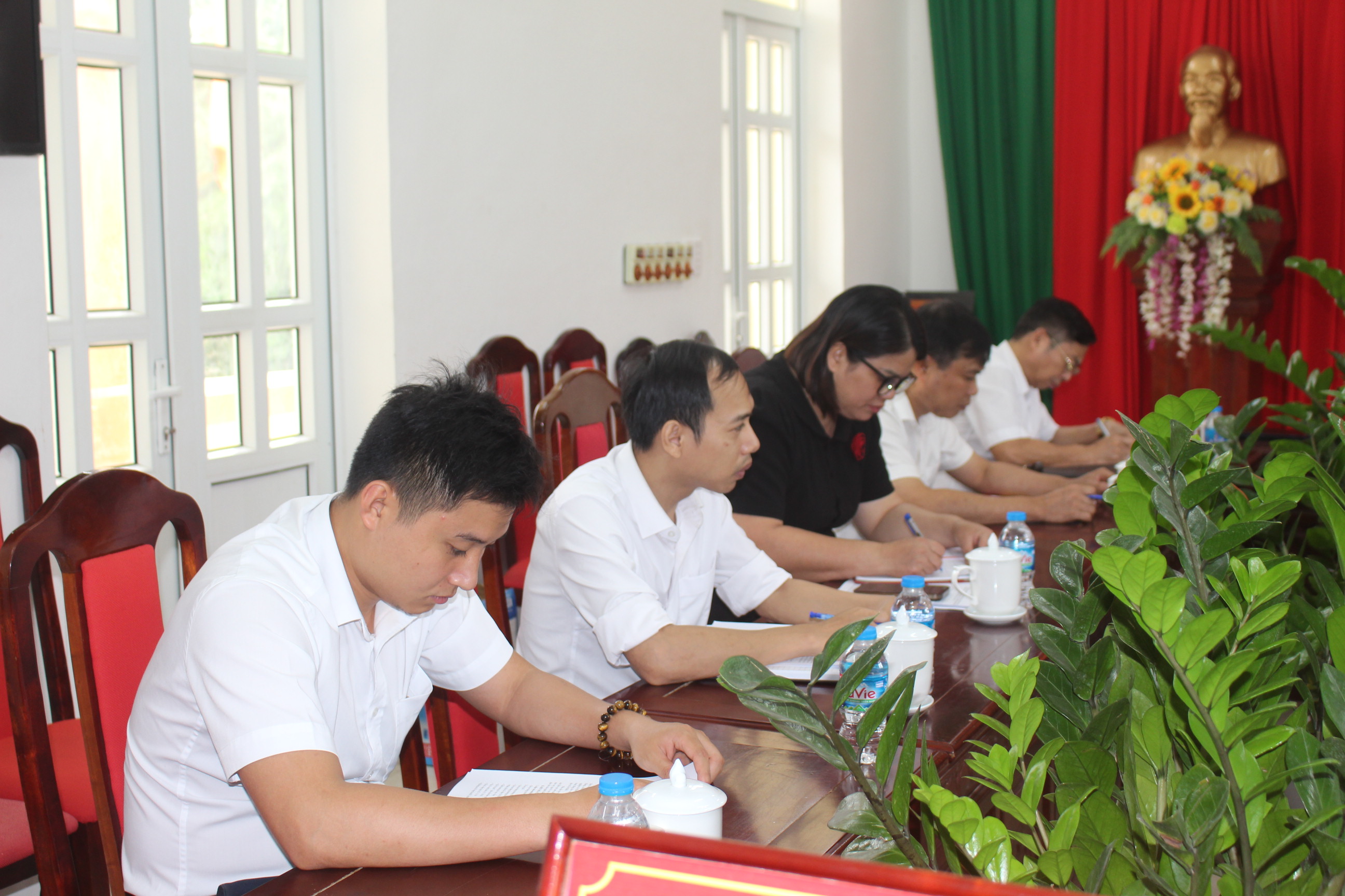 Anh-tin-bai