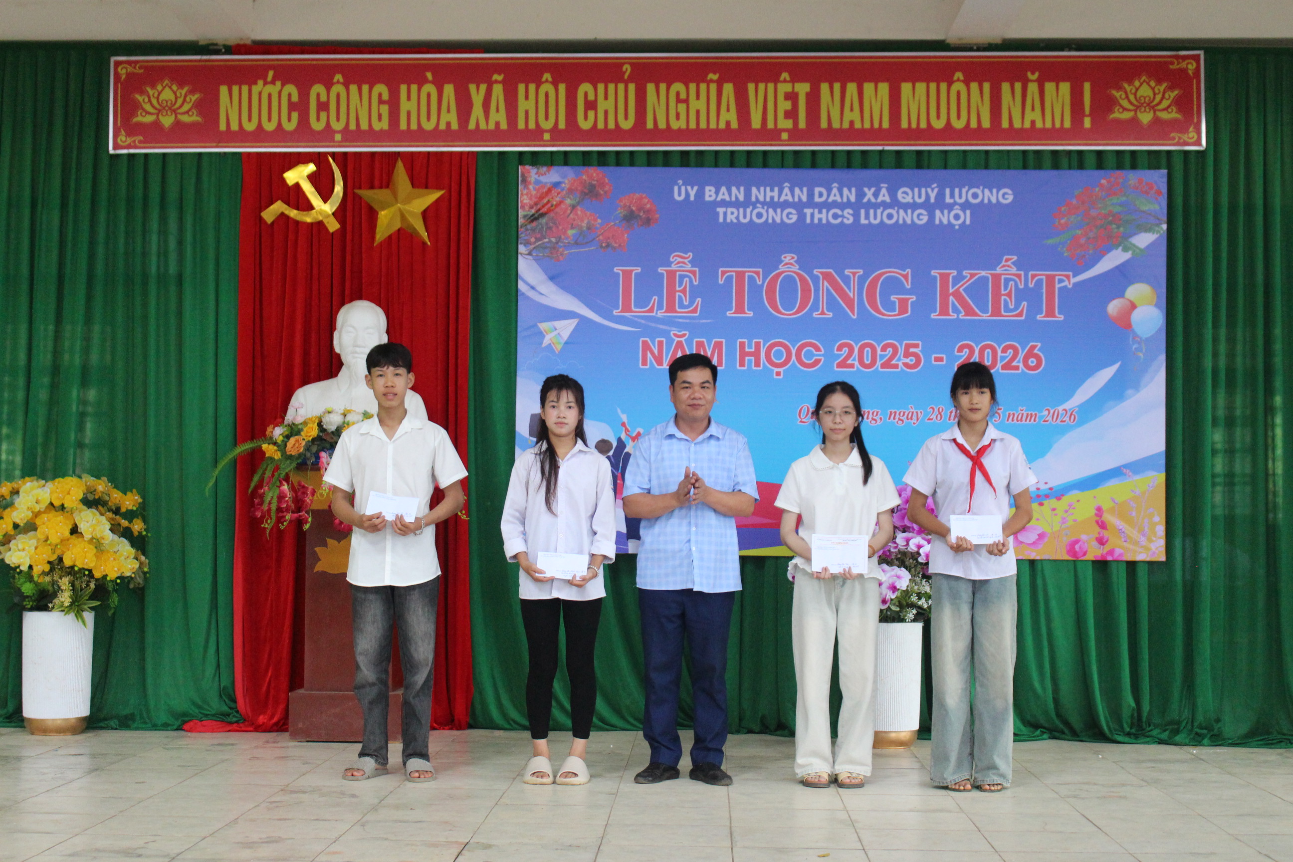 Anh-tin-bai