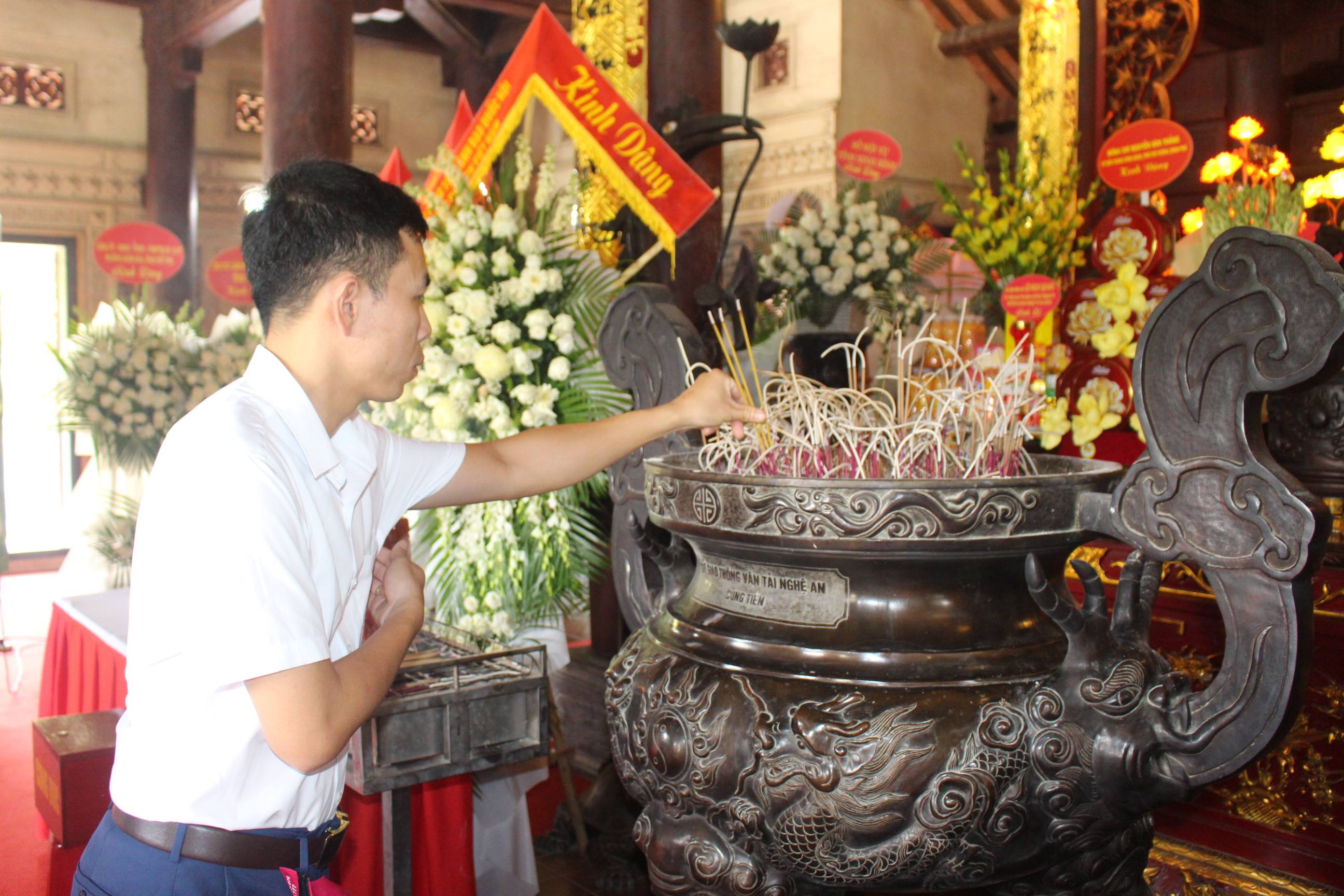 Anh-tin-bai