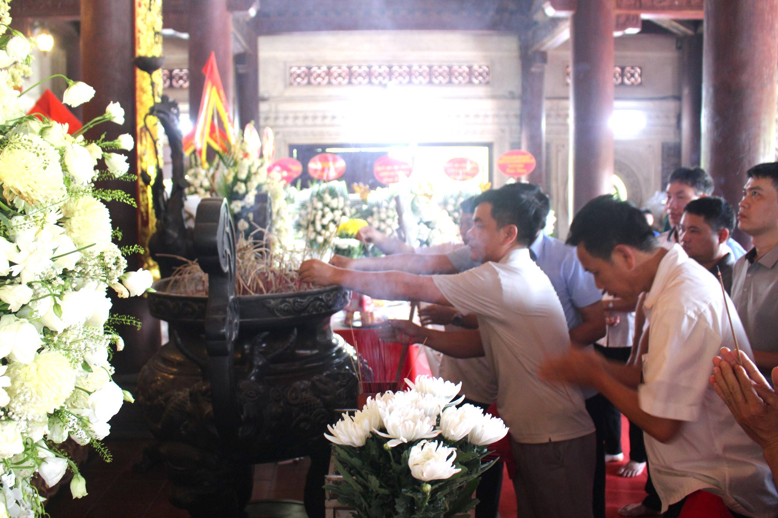 Anh-tin-bai