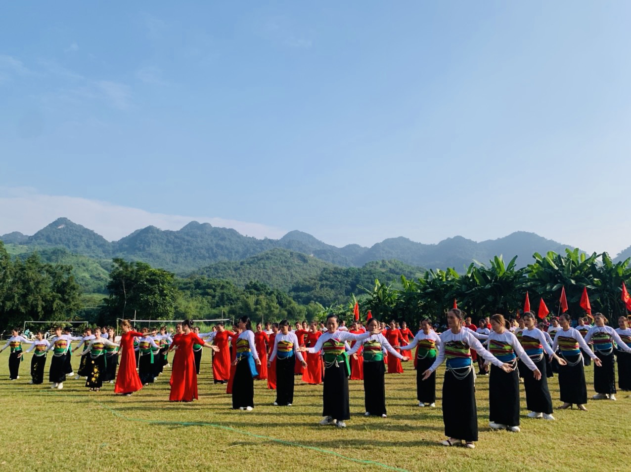 HOẠT ĐỘNG VĂN HÓA, TDTT CHÀO MỪNG 93 NĂM NGÀY THÀNH LẬP HLHPN VIỆT NAM