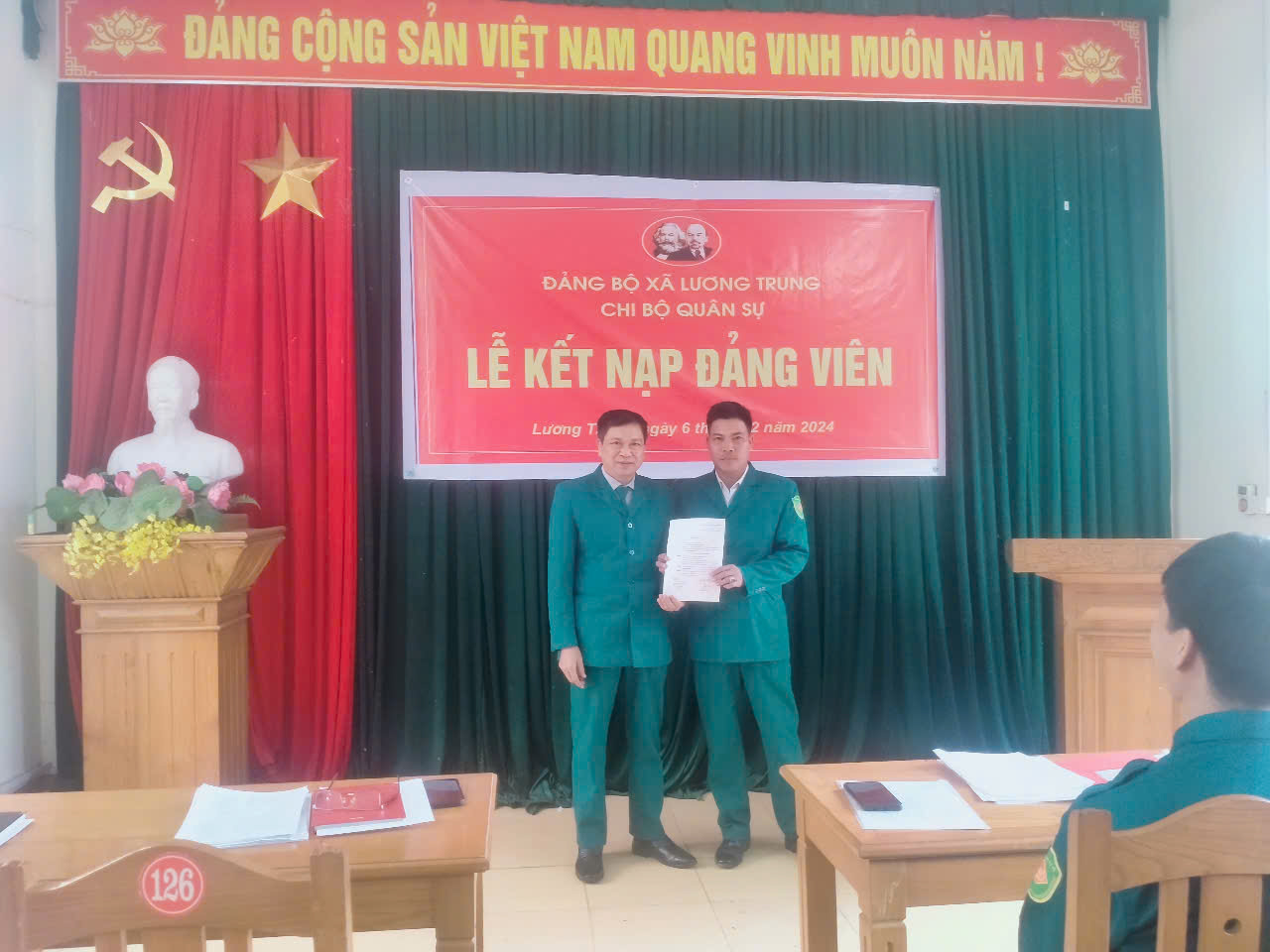 Chi bộ Quân sự xã Lương Trung kết nạp Đảng viên mới