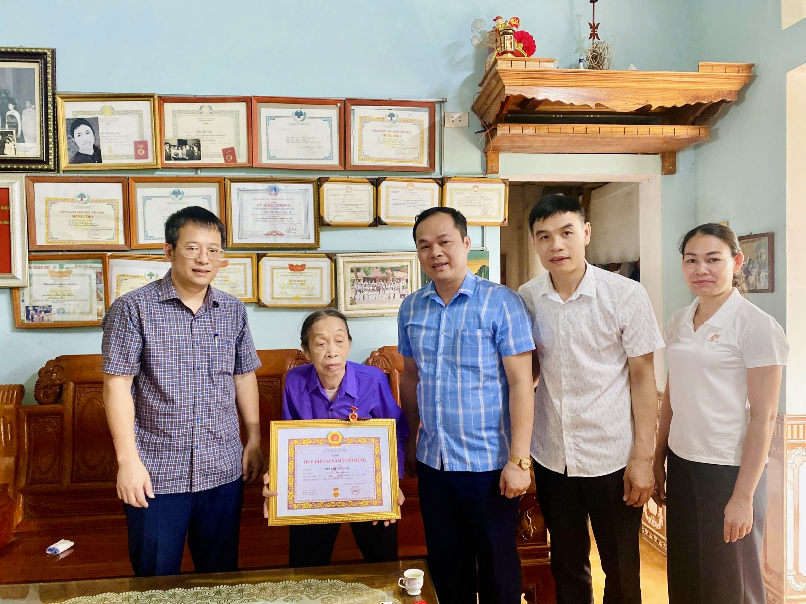 Anh-tin-bai